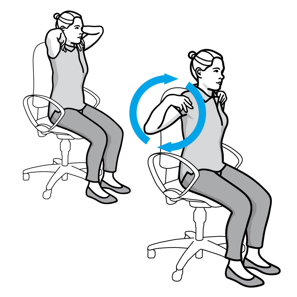 Frau sitzt auf Bürostuhl mit Händen an den Schultern und macht eine Kreisbewegung nach Vorne
